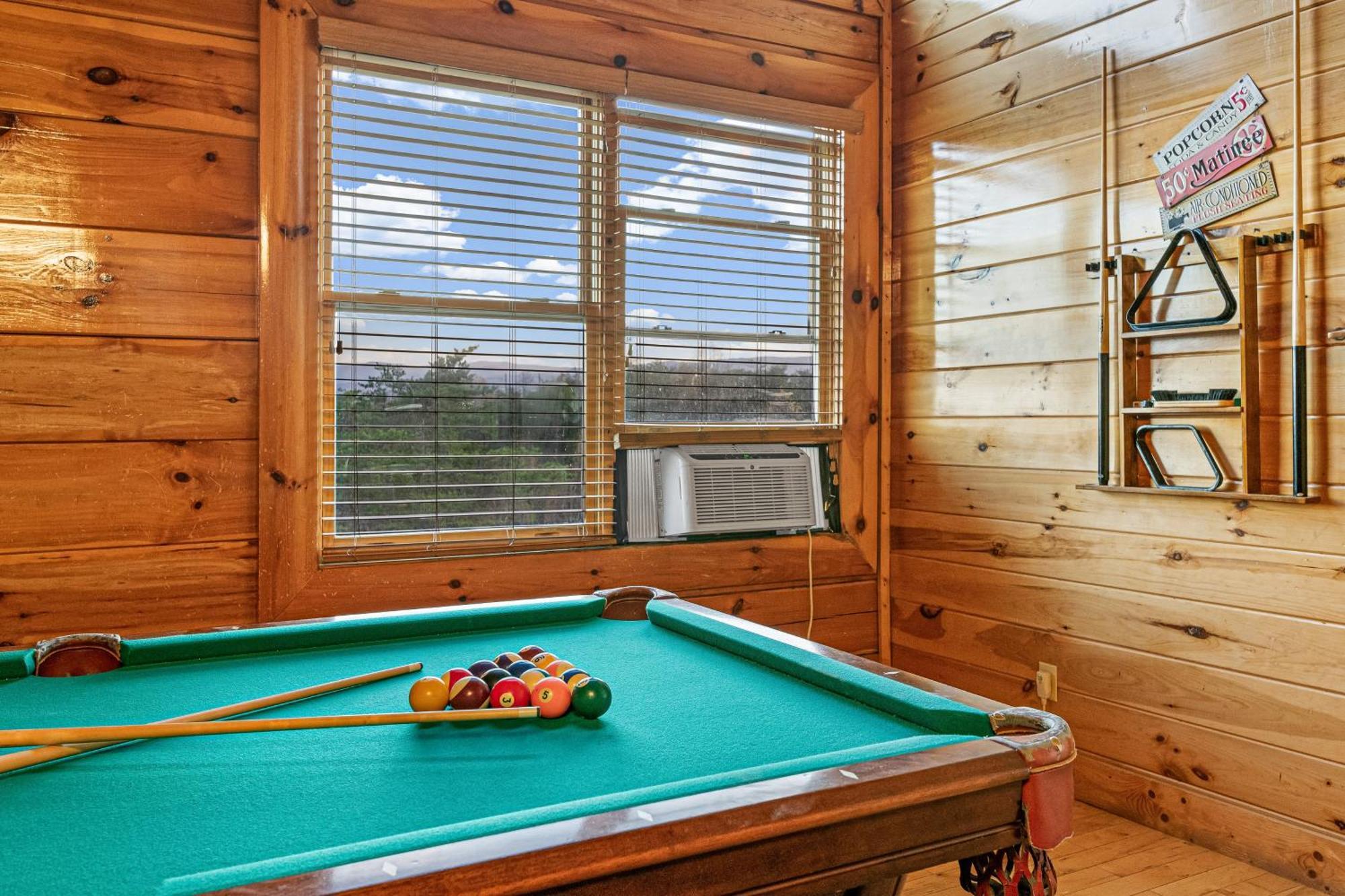 Knotty By Nature Sevierville Exterior photo